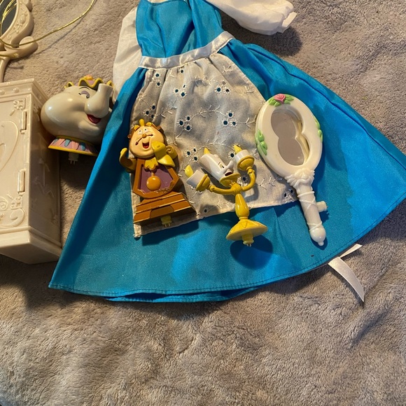 2002 DISNEY BEAUTY AND THE BEAST INTERACTIVE TALKING BELLE DOLL - Picture 5 of 9